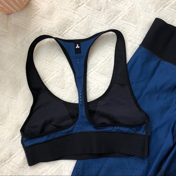 Ultracor Blue Pixelate Bra & Leggings Workout Set - Picture 8 of 9